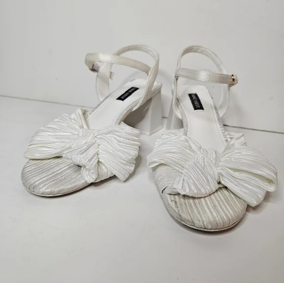 Nine West Open Toe All White Bow Sandal Chunky Heel Size 7.5 - Picture 6 of 15
